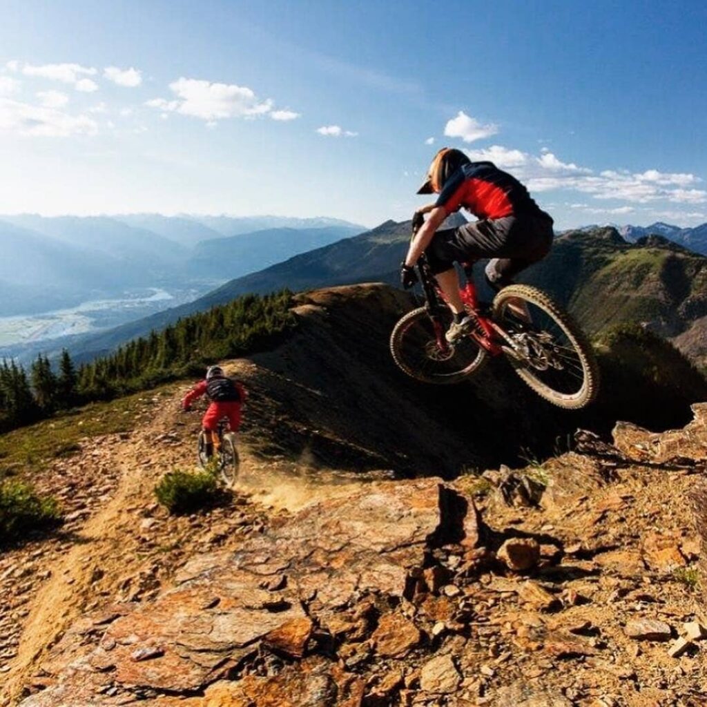 Eagle Pass Heliski - Bison Lodge Revelstoke