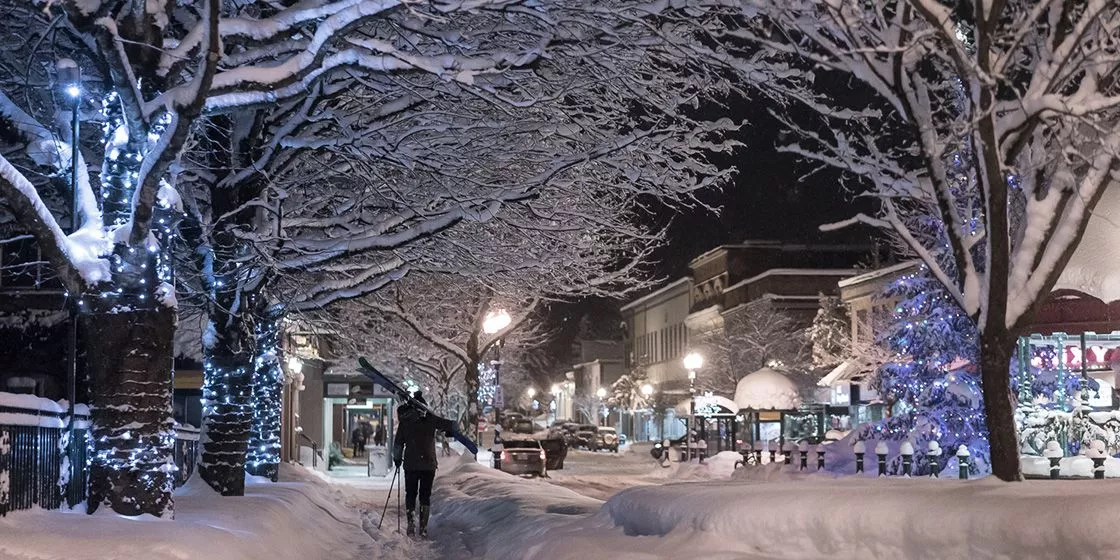 Experience-Slider_0004_Revelstoke-Downtown-Night-Snow-Steve-Shannon